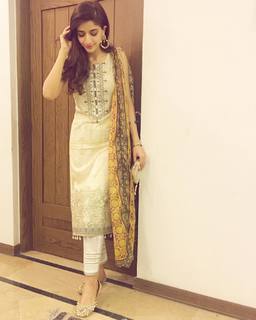 Mawra Hocane feet photo thumbnail