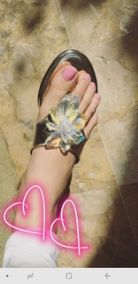 Mawra Hocane feet photo thumbnail