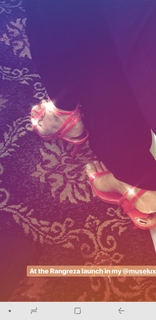 Mawra Hocane feet photo thumbnail