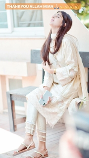 Mawra Hocane feet photo thumbnail