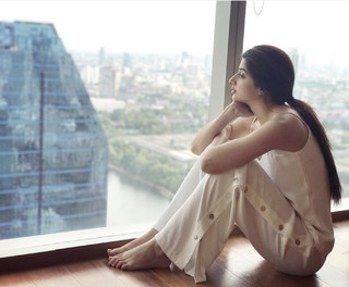 Mawra Hocane feet photo thumbnail