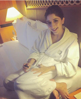 Mawra Hocane feet photo thumbnail