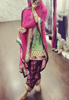 Mawra Hocane feet photo thumbnail