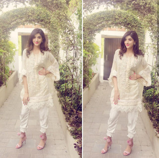 Mawra Hocane feet photo thumbnail