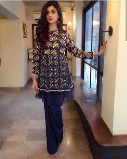 Mawra Hocane feet photo thumbnail