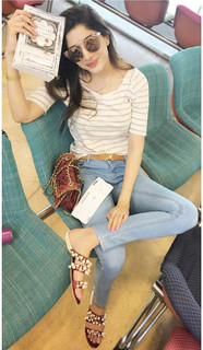 Mawra Hocane feet photo thumbnail