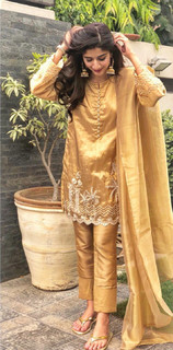 Mawra Hocane feet photo thumbnail