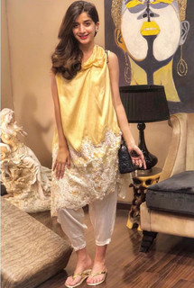 Mawra Hocane feet photo thumbnail