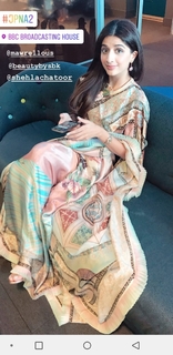 Mawra Hocane feet photo thumbnail