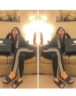 Mawra Hocane feet photo thumbnail
