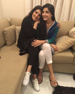 Mawra Hocane feet photo thumbnail