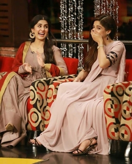 Mawra Hocane feet photo thumbnail