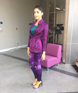 Mawra Hocane feet photo thumbnail