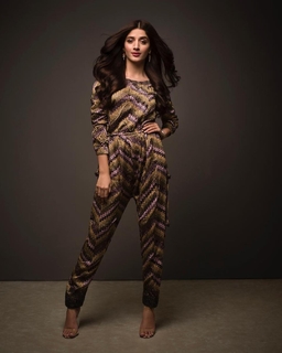 Mawra Hocane feet photo thumbnail