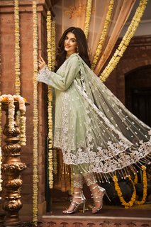 Mawra Hocane feet photo thumbnail