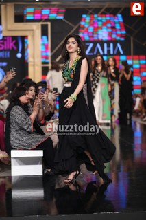 Mawra Hocane feet photo thumbnail