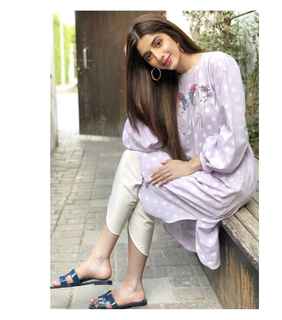 Mawra Hocane feet photo thumbnail