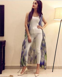 Mawra Hocane feet photo thumbnail