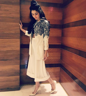 Mawra Hocane feet photo thumbnail