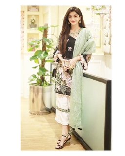 Mawra Hocane feet photo thumbnail