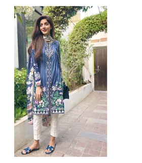 Mawra Hocane feet photo thumbnail