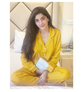 Mawra Hocane feet photo thumbnail