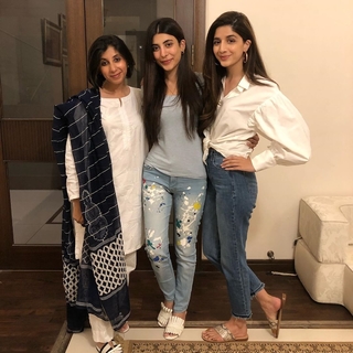 Mawra Hocane feet photo thumbnail