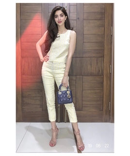 Mawra Hocane feet photo thumbnail