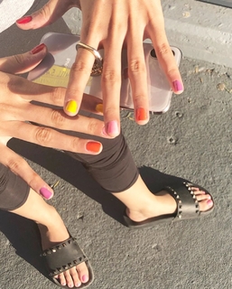 Mawra Hocane feet photo thumbnail