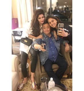 Mawra Hocane feet photo thumbnail