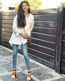 Mawra Hocane feet photo thumbnail