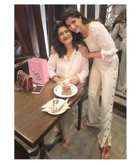 Mawra Hocane feet photo thumbnail