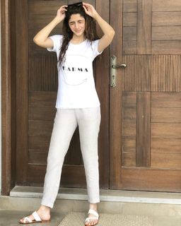 Mawra Hocane feet photo thumbnail