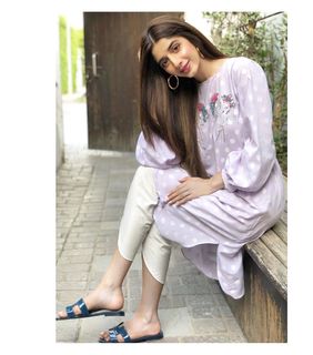 Mawra Hocane feet photo thumbnail
