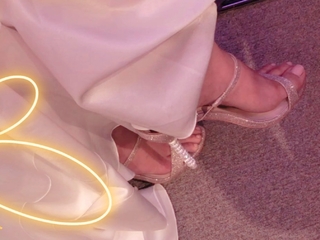 Mawra Hocane feet photo thumbnail