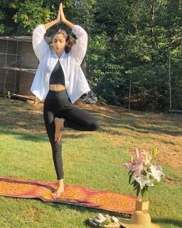 Mawra Hocane feet photo thumbnail