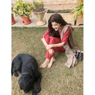 Mawra Hocane feet photo thumbnail