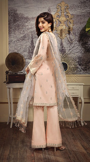 Mawra Hocane feet photo thumbnail