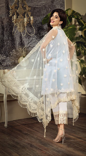 Mawra Hocane feet photo thumbnail