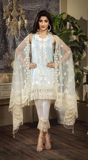 Mawra Hocane feet photo thumbnail