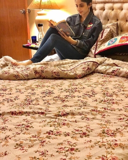 Mawra Hocane feet photo thumbnail