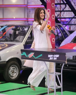 Mawra Hocane feet photo thumbnail