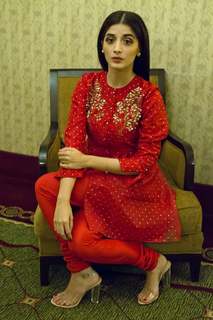 Mawra Hocane feet photo thumbnail