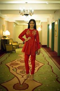 Mawra Hocane feet photo thumbnail