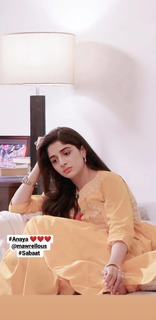 Mawra Hocane feet photo thumbnail
