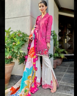 Mawra Hocane feet photo thumbnail