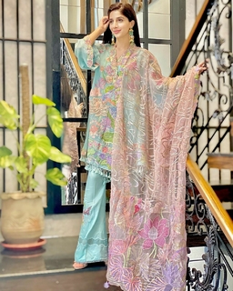 Mawra Hocane feet photo thumbnail