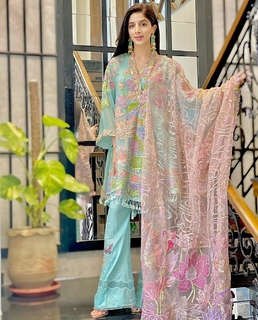 Mawra Hocane feet photo thumbnail