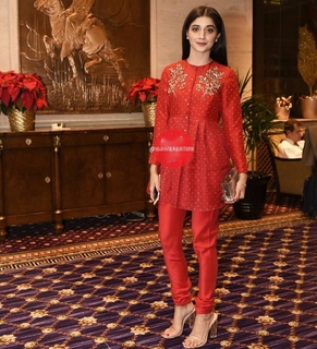 Mawra Hocane feet photo thumbnail