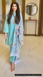 Mawra Hocane feet photo thumbnail